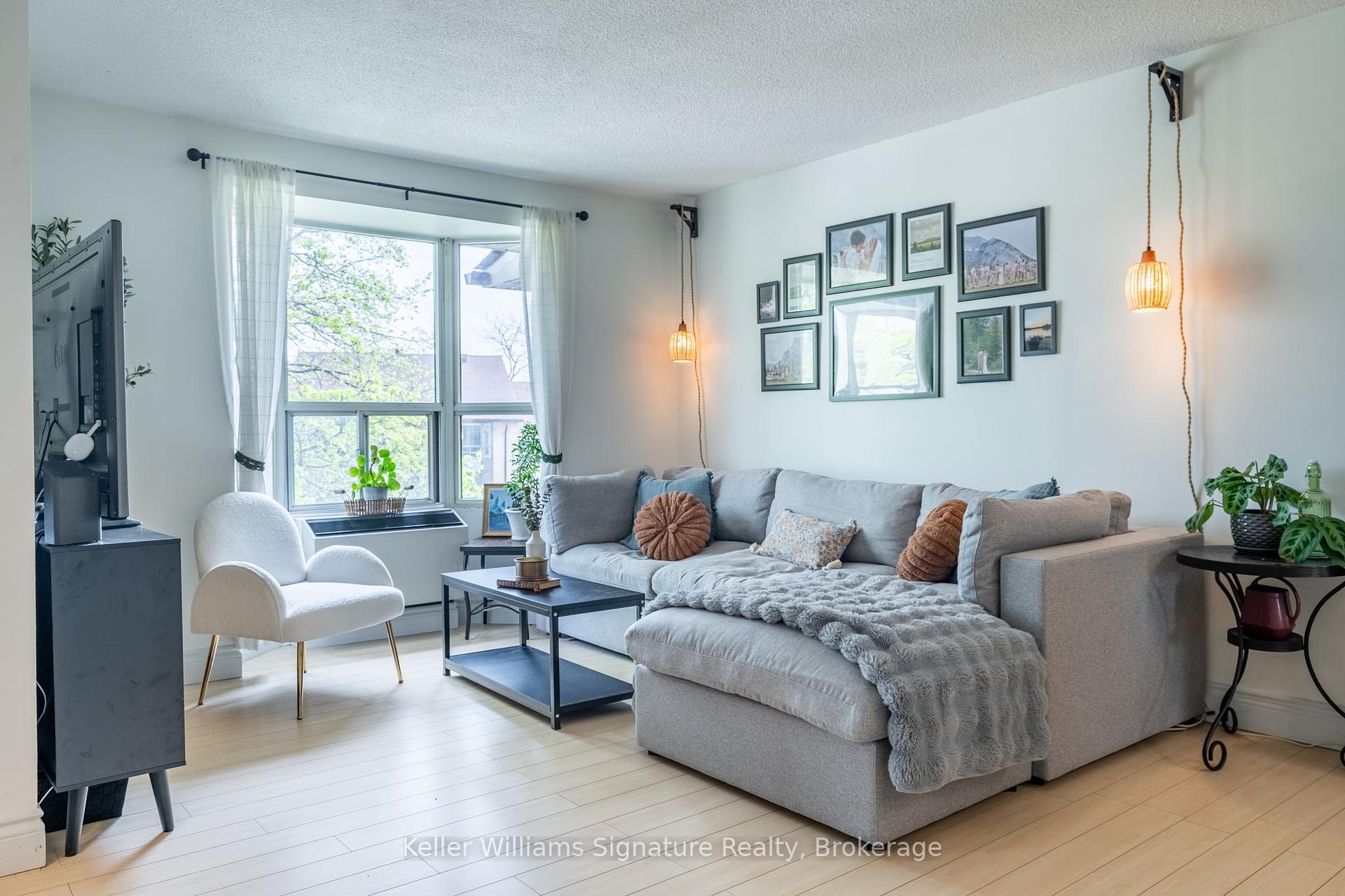 3 Bedrooms Condo at 3835 Lake Shore, Toronto For sale