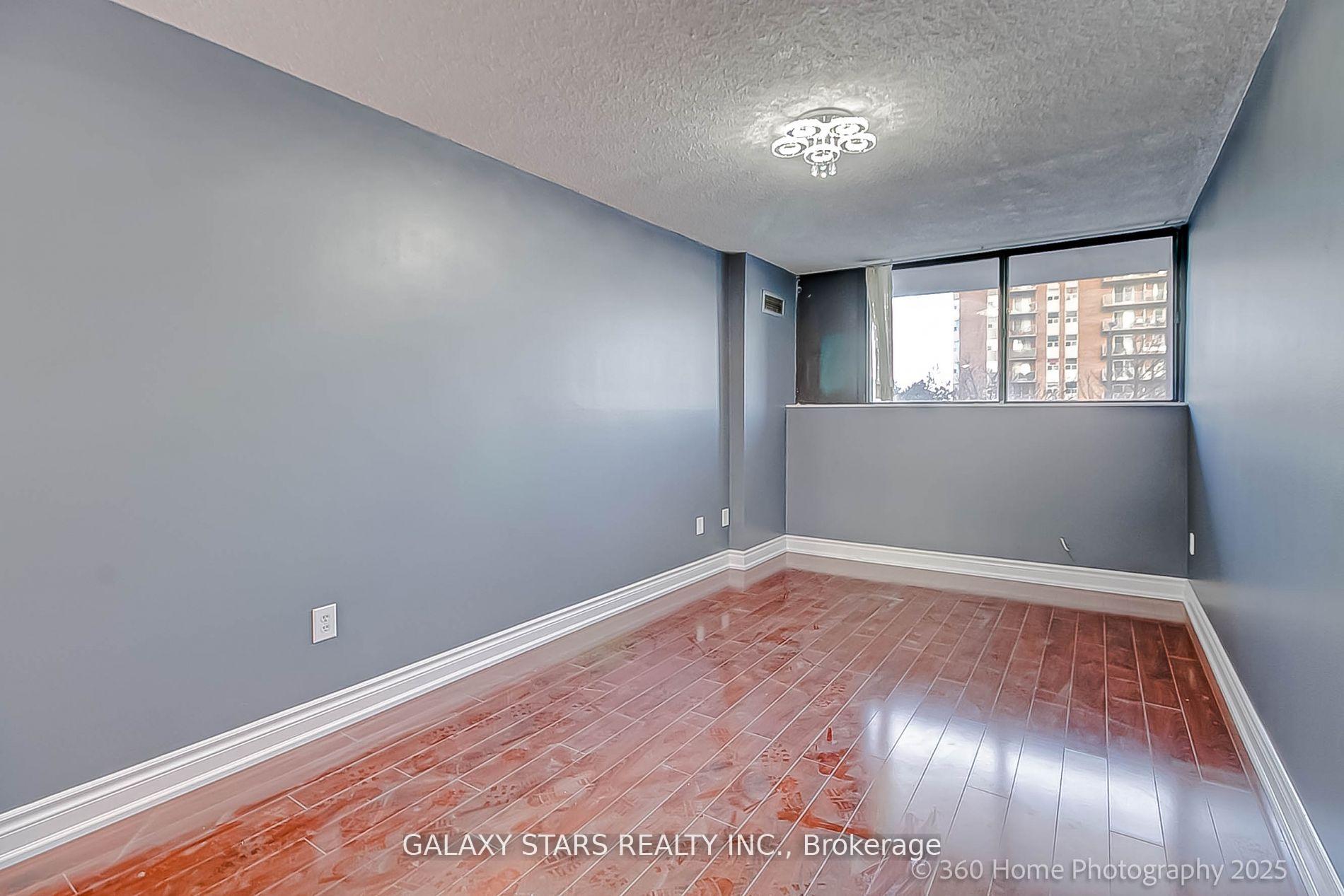 1 Bedroom Condo at 10 Tapscott,  Toronto For sale