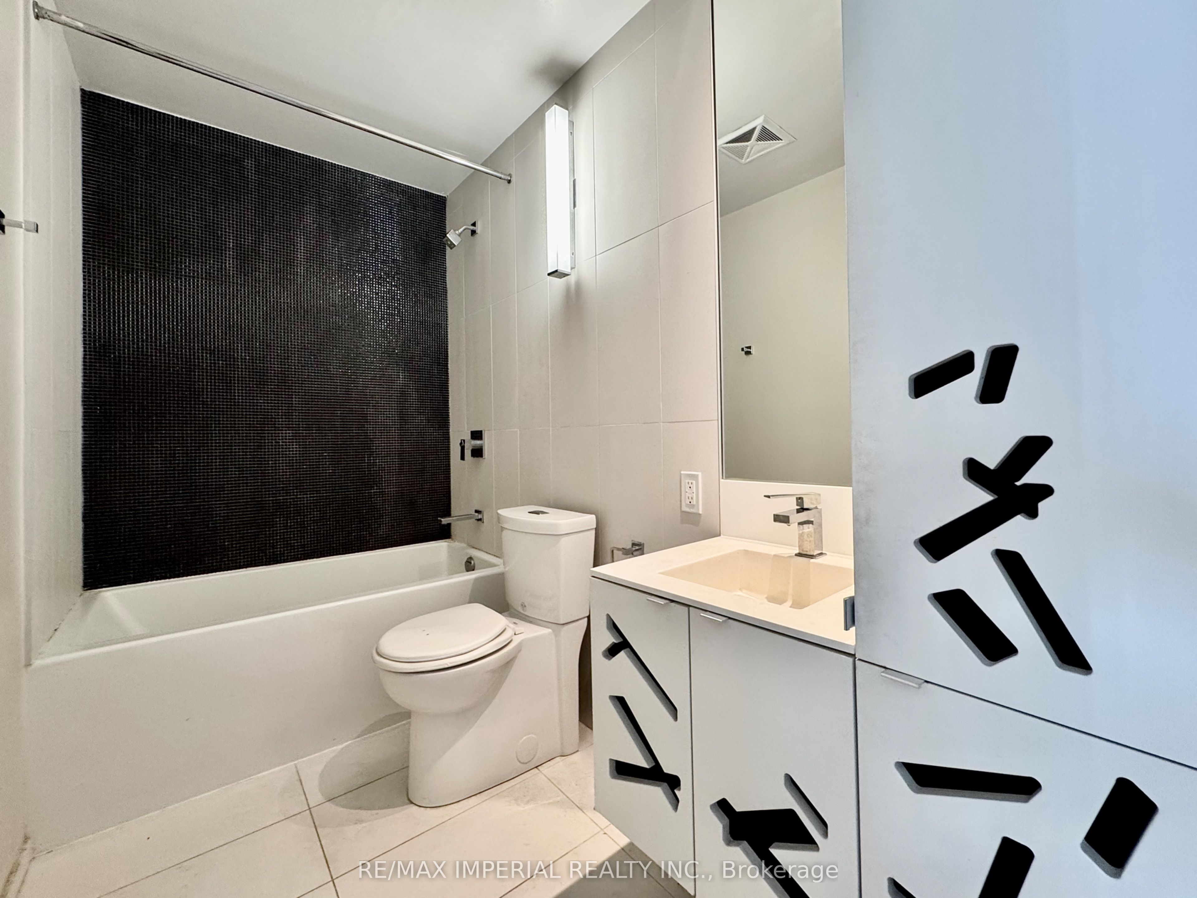 125 Peter Street, #1203