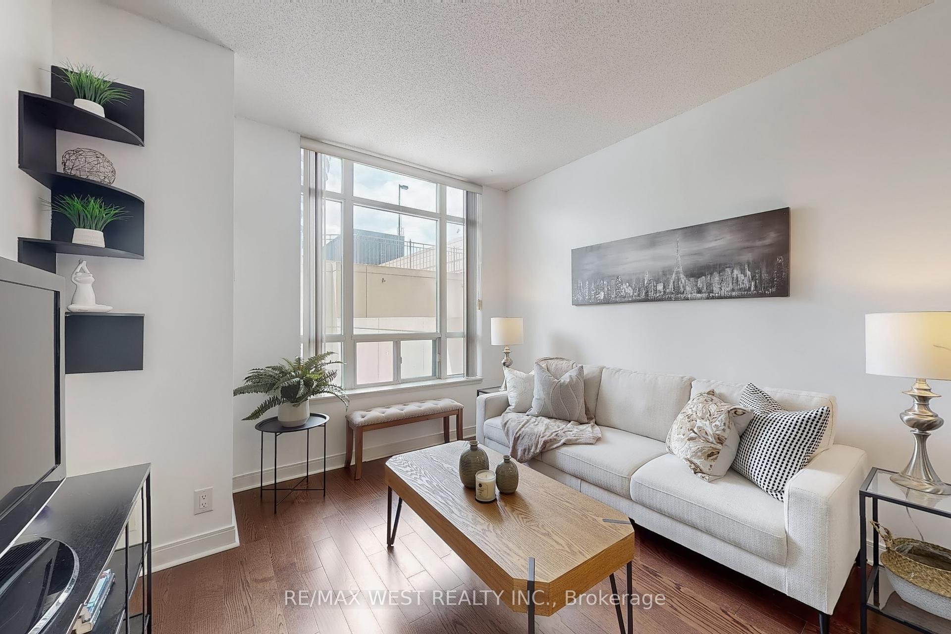 2 Bedrooms Condo at 80 Absolute, Mississauga For sale