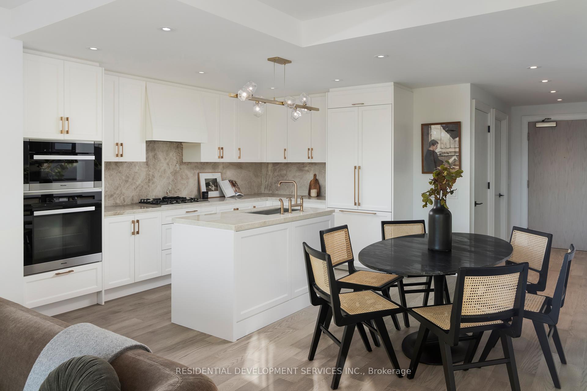 2 Bedrooms Condo at 1 Strathgowan,  Toronto For sale