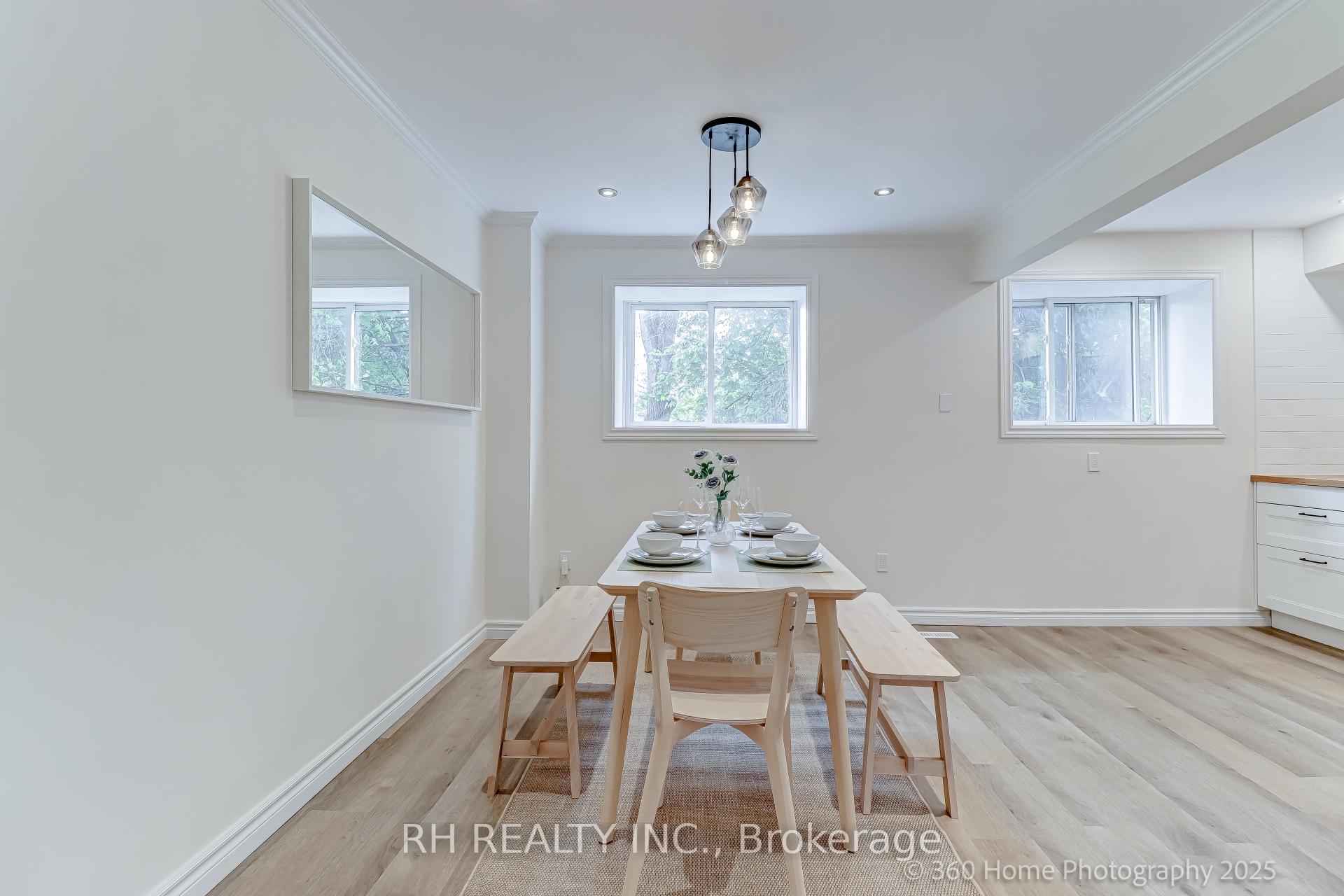4 Bedrooms Condo at 25 Collinsgrove, Toronto For sale