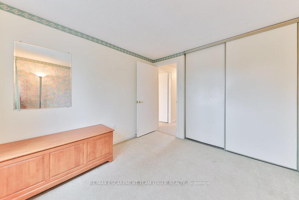 3 Bedrooms Condo at 2278 Marine,  Oakville For sale