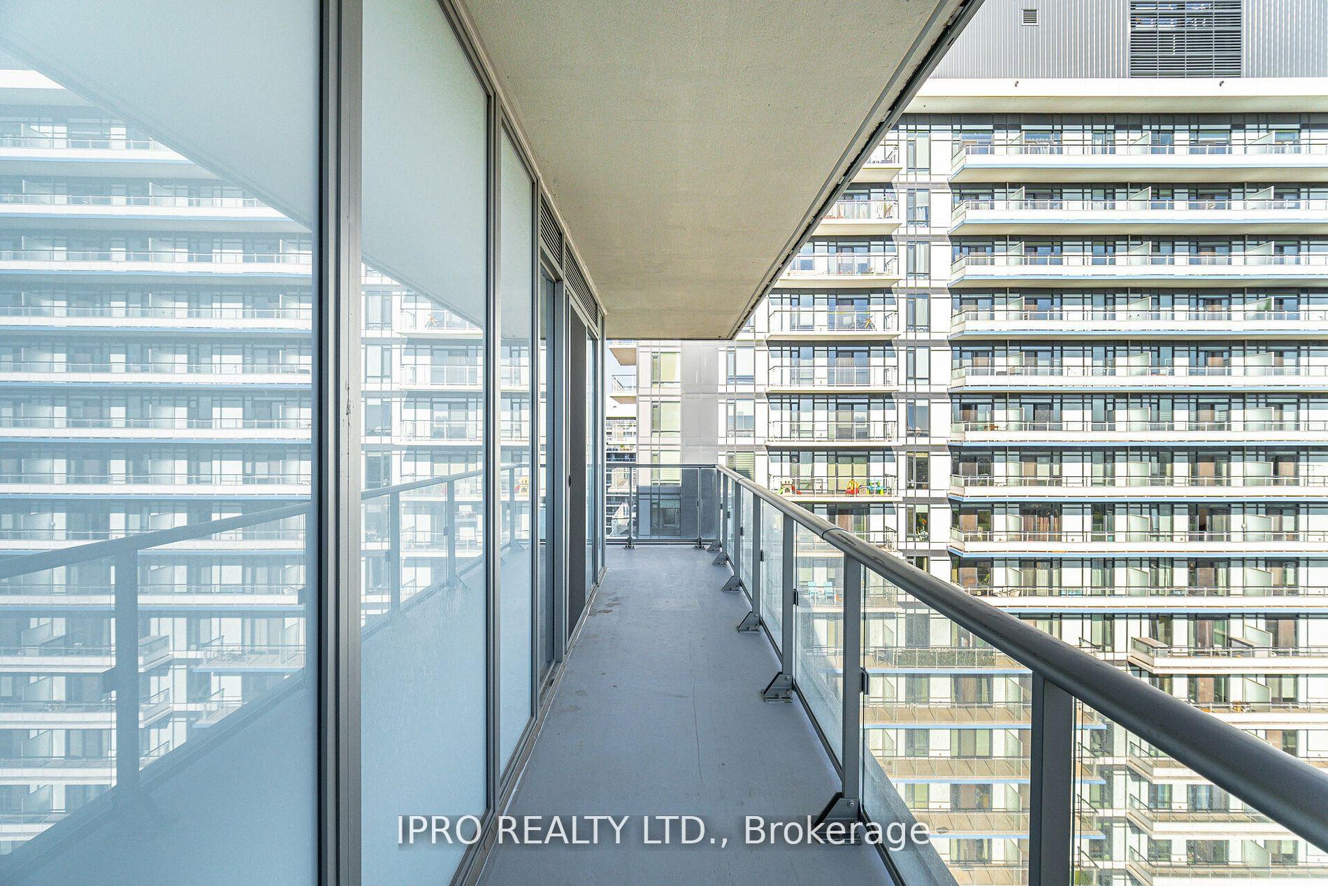 3 Bedrooms Condo at 4675 Metcalfe, Mississauga For sale