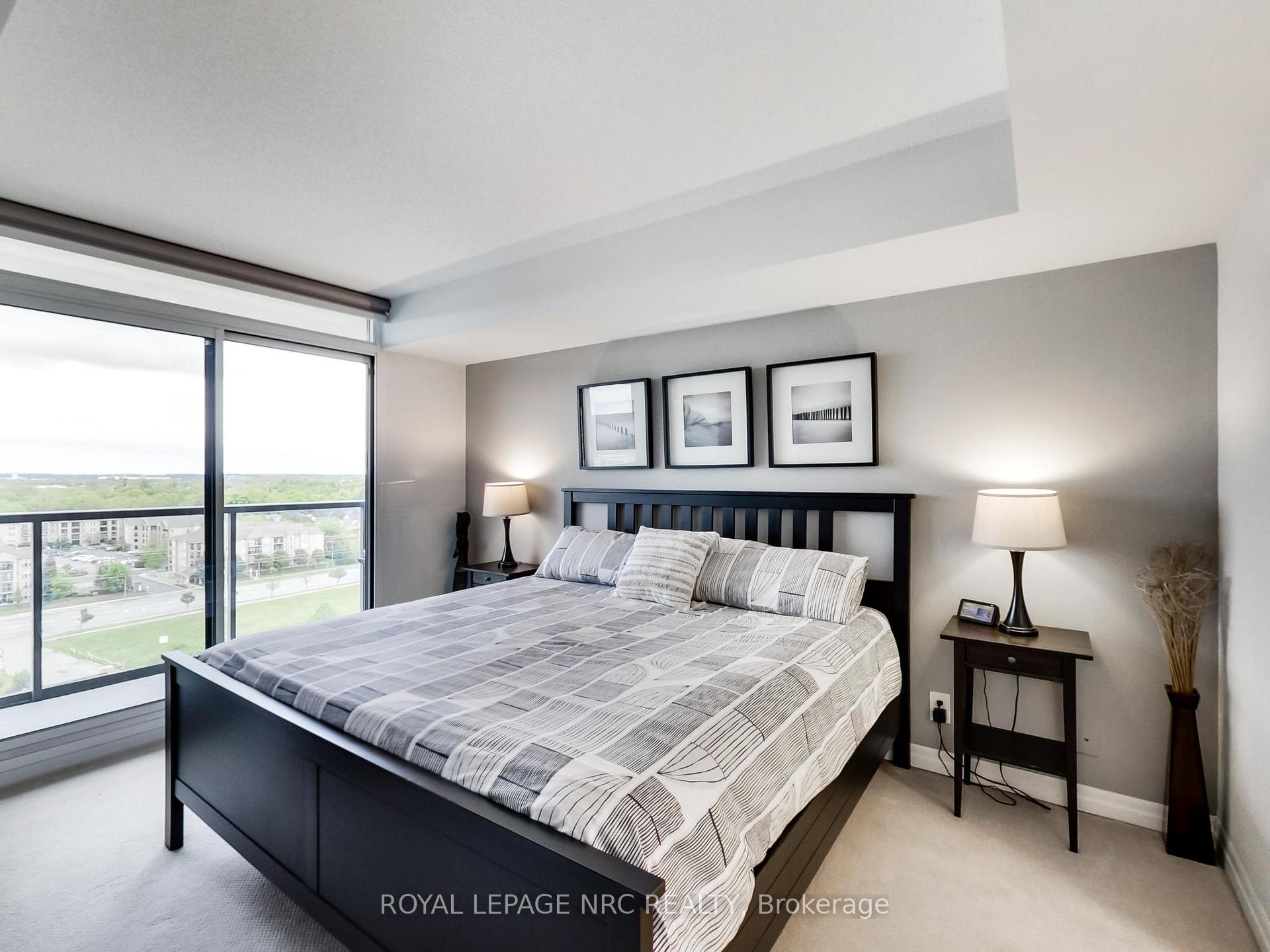 2 Bedrooms Co-op at 1940 Ironstone, Burlington For sale