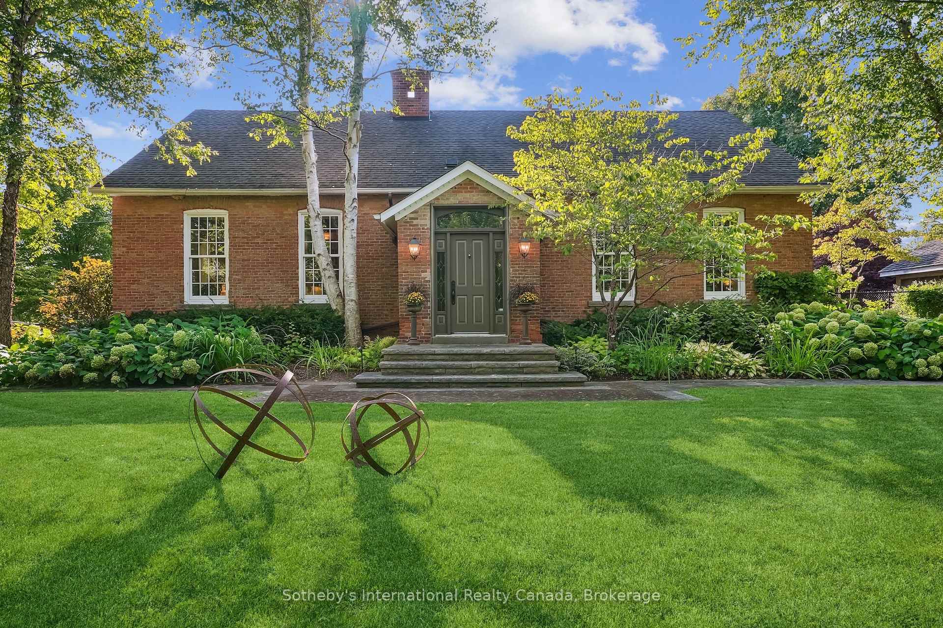 1553 BROCK Road, Hamilton, ON L9H 5E4