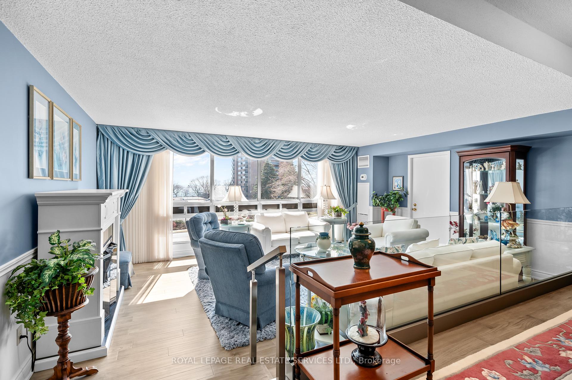 2 Bedrooms Condo at 2185 Marine,  Oakville For sale