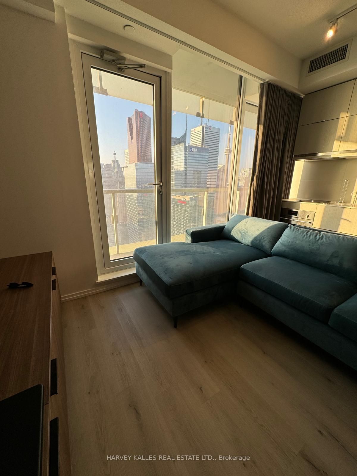 197 Yonge Street 4908
