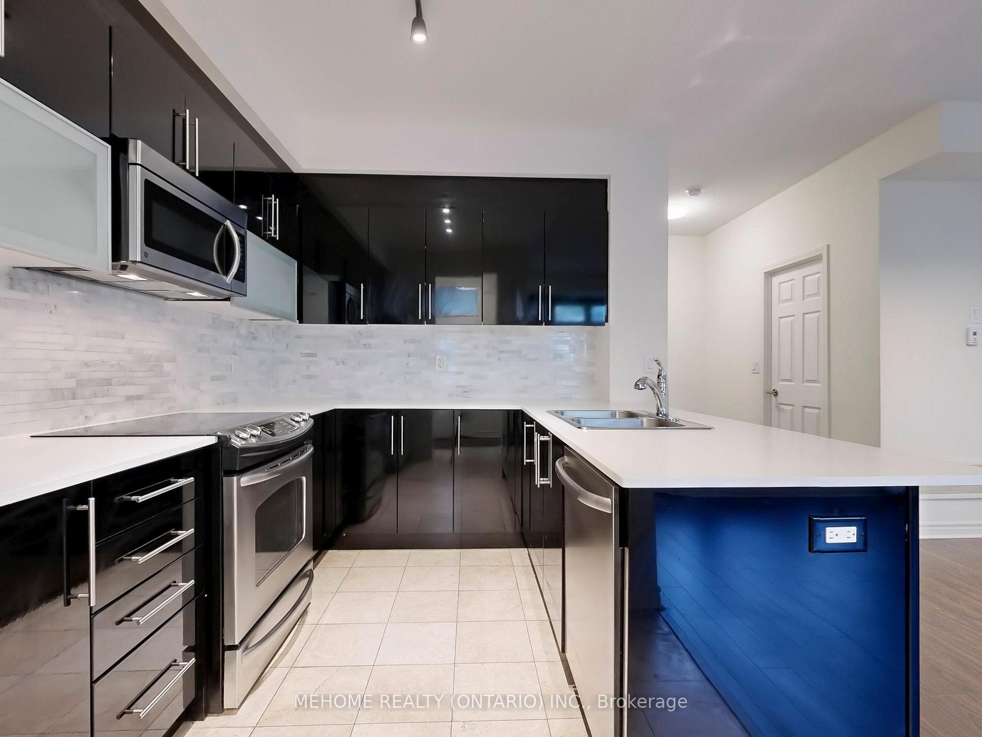 3 Bedrooms Condo at 7 Brighton, Vaughan For sale