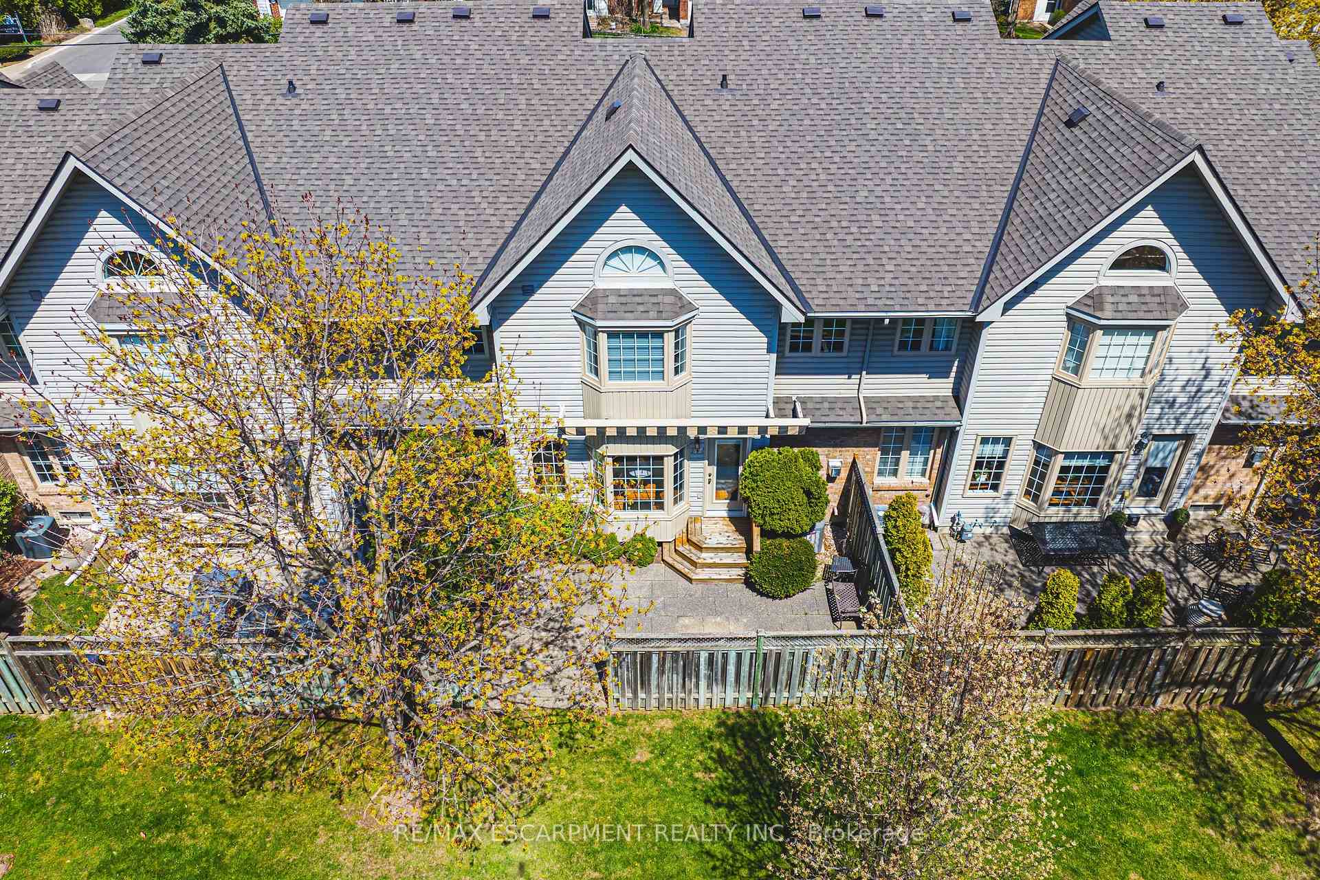 3 Bedrooms Condo at 3333 New,  Burlington For sale