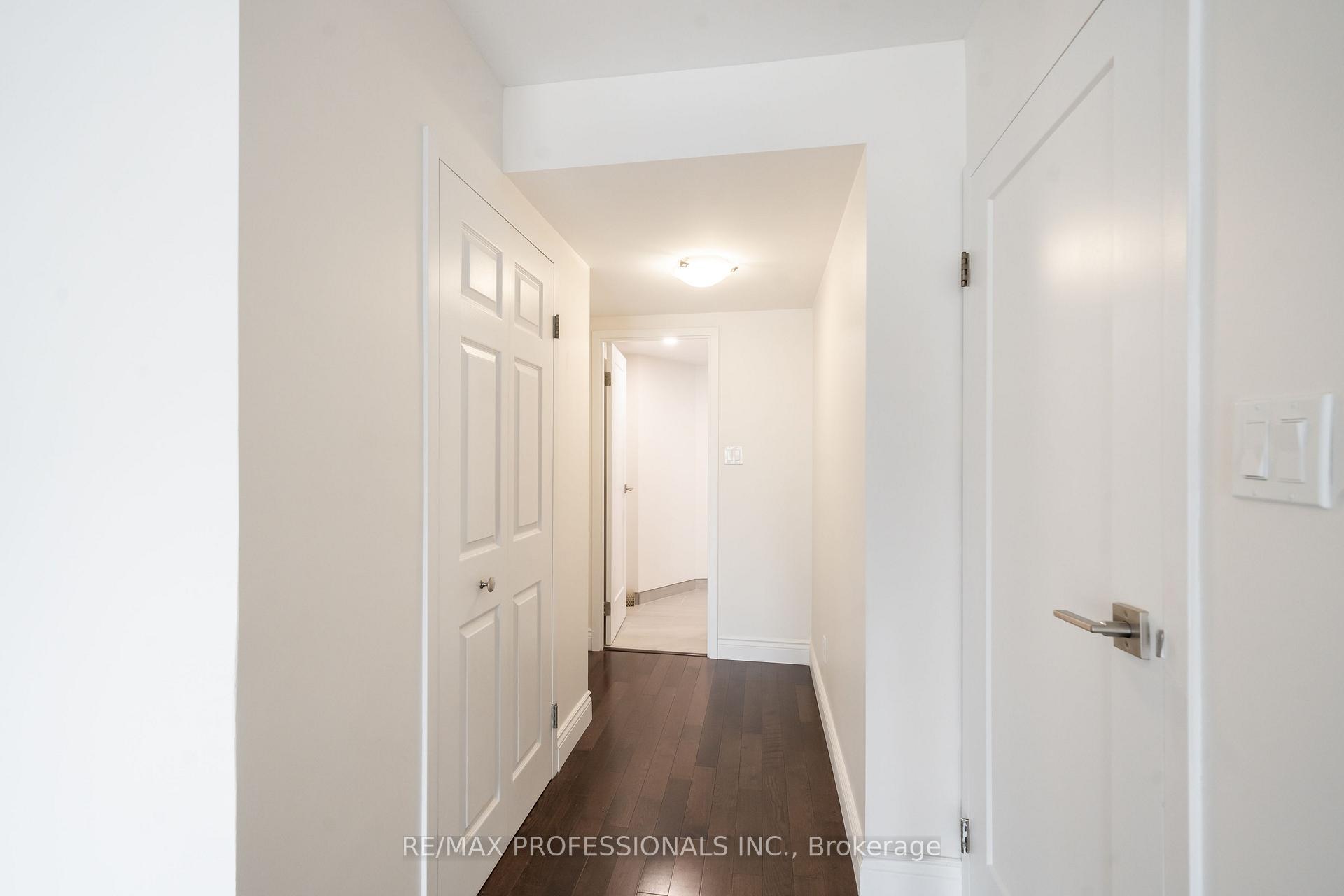 2 Bedrooms Condo at 25 The Esplanade, Toronto For sale