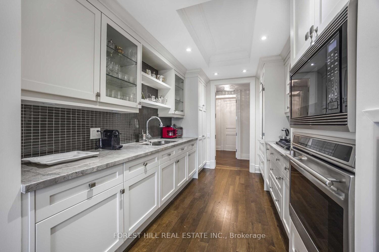 2 Bedrooms Condo at 155 St Clair, Toronto For sale