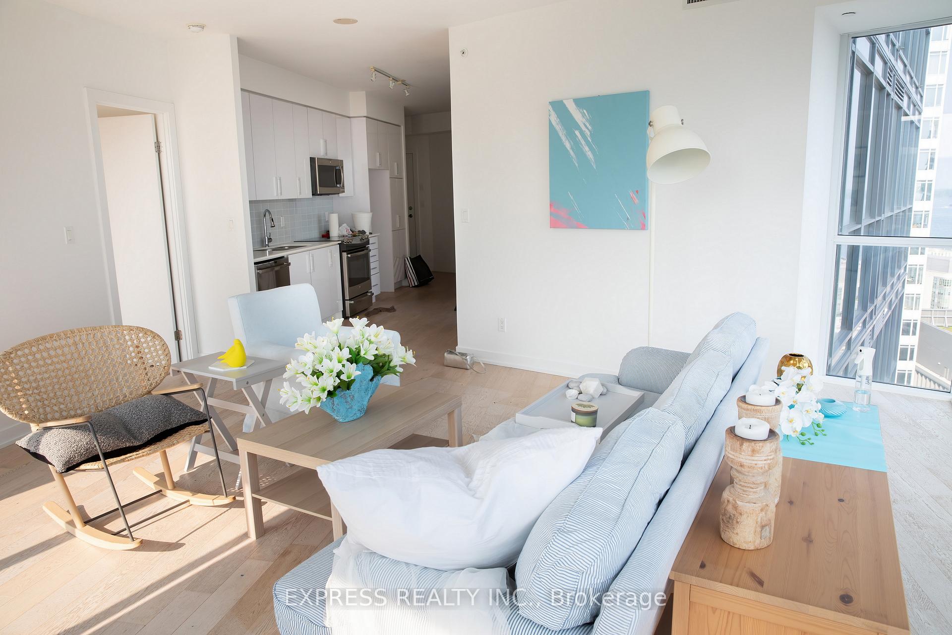 2 Bedrooms Condo at 20 Bruyeres, Toronto For sale