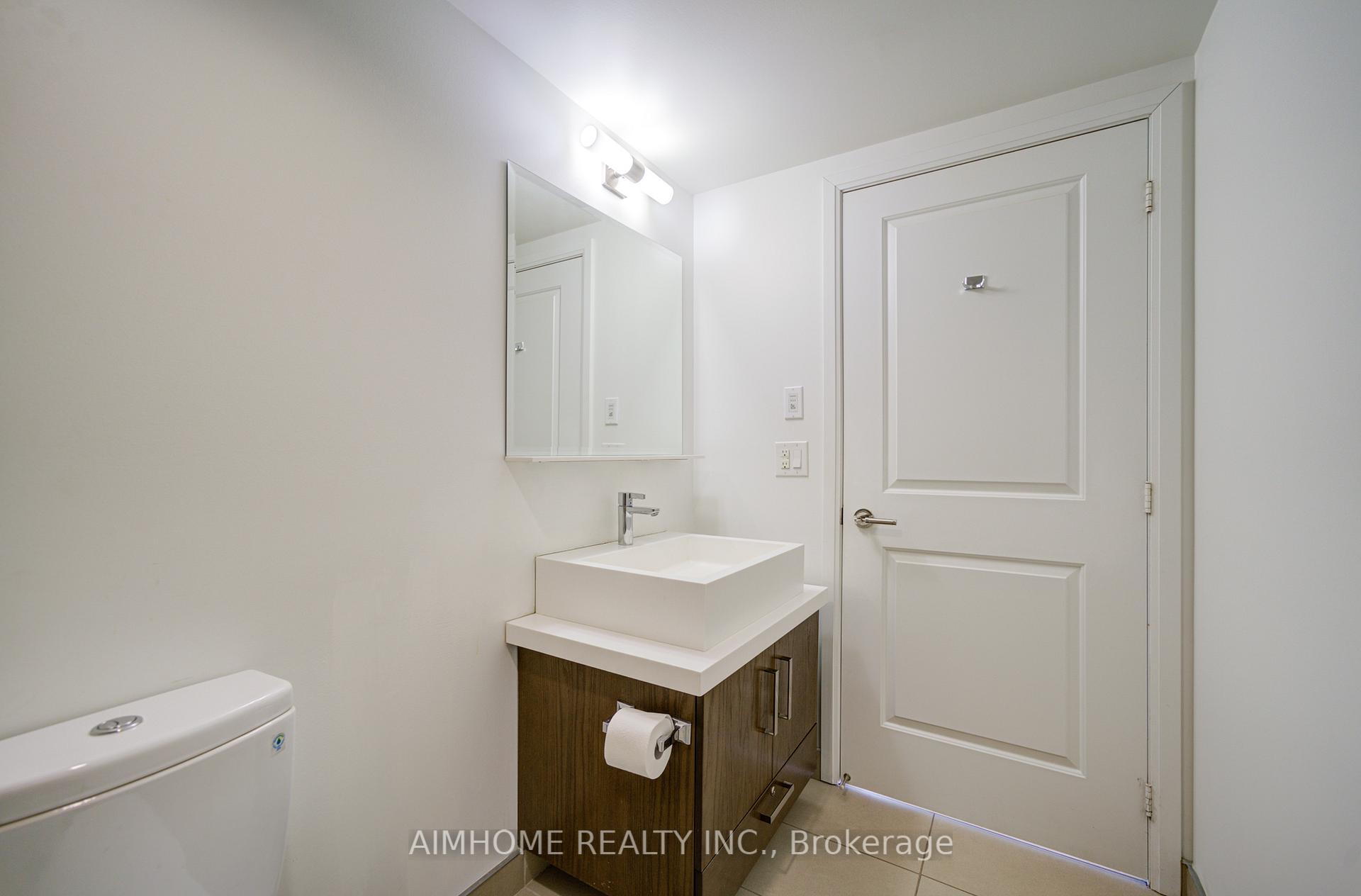 2 Bedrooms Condo at 1080 Bay, Toronto For sale