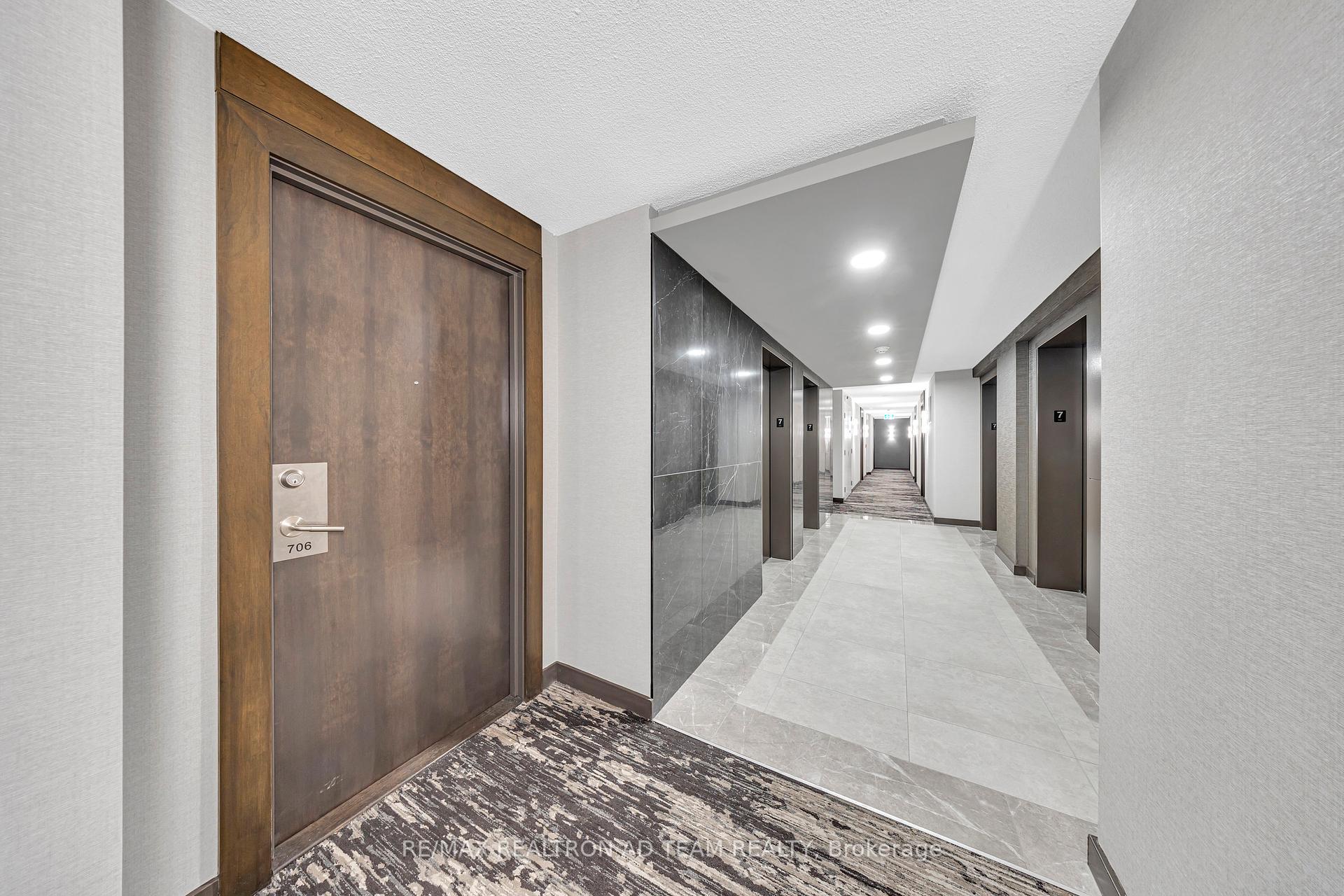 2 Bedrooms Condo at 125 Village Green, Toronto For sale