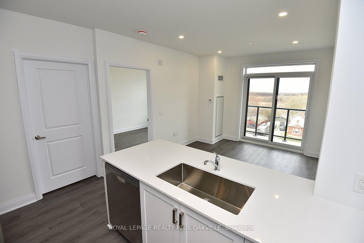 1 Bedroom Condo at 1936 Rymal, Hamilton For sale