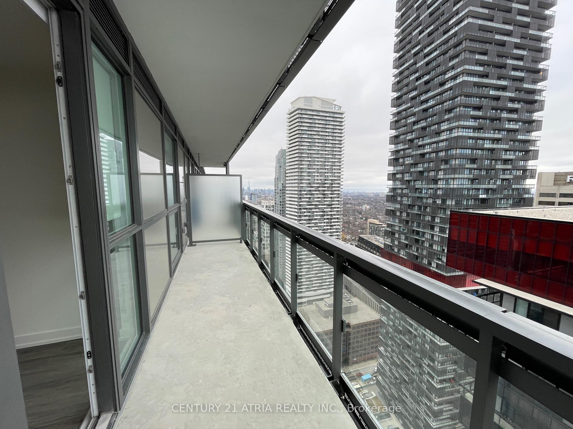 2 Bedrooms Condo at 39 ROEHAMPTON, Toronto For sale