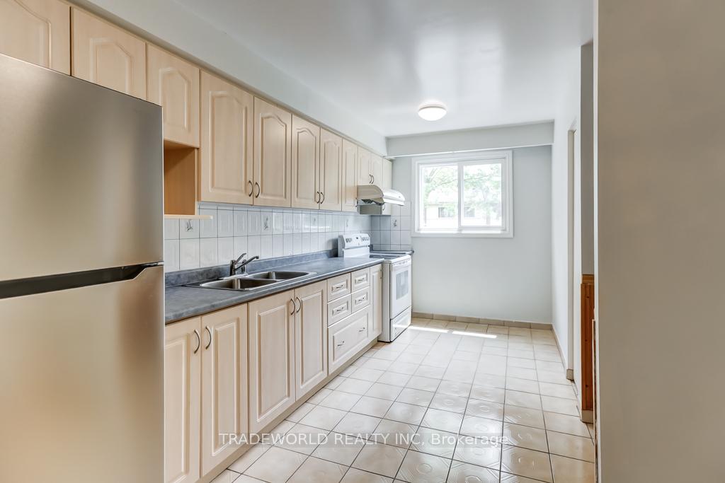 3 Bedrooms Condo at 50 Brookmill, Toronto For sale