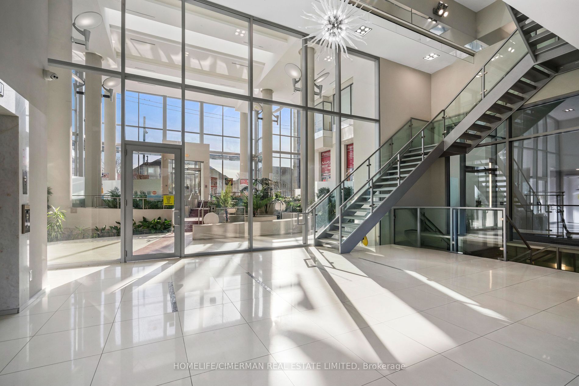 9090 Yonge Street 1607