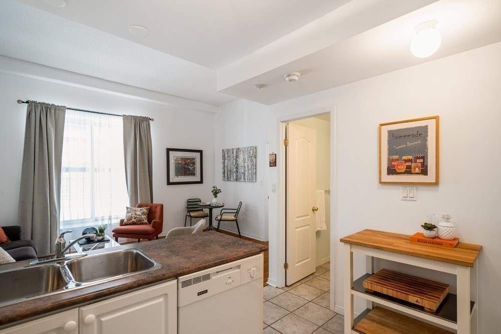 4189 Dundas Street W 204