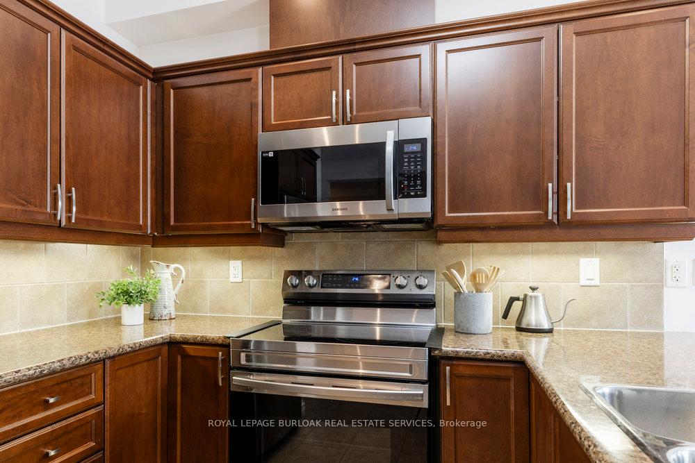 3 Bedrooms Condo at 441 Stonehenge, Hamilton For sale