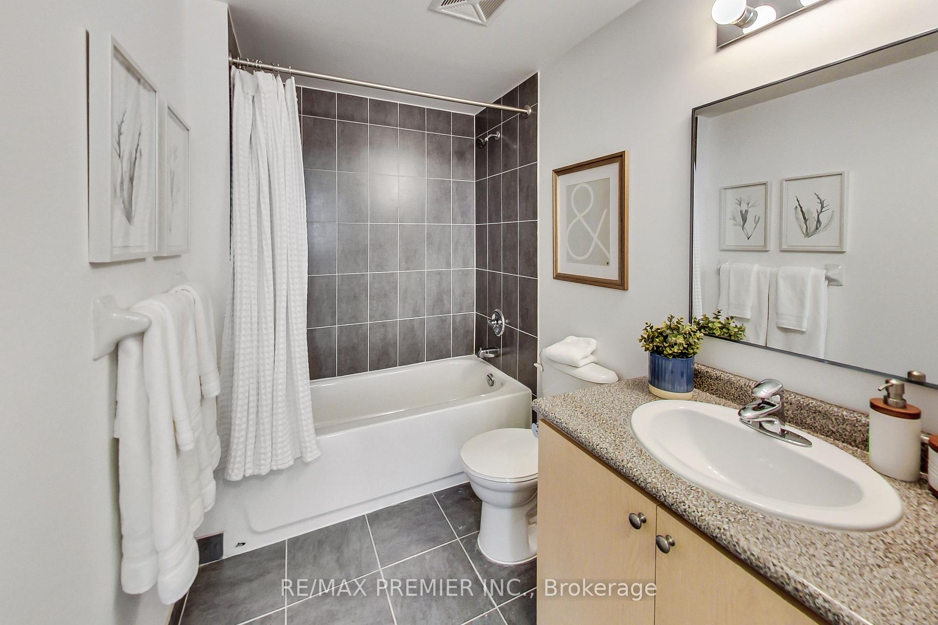 3 Bedrooms Condo at 15 Maplewood, Toronto For sale