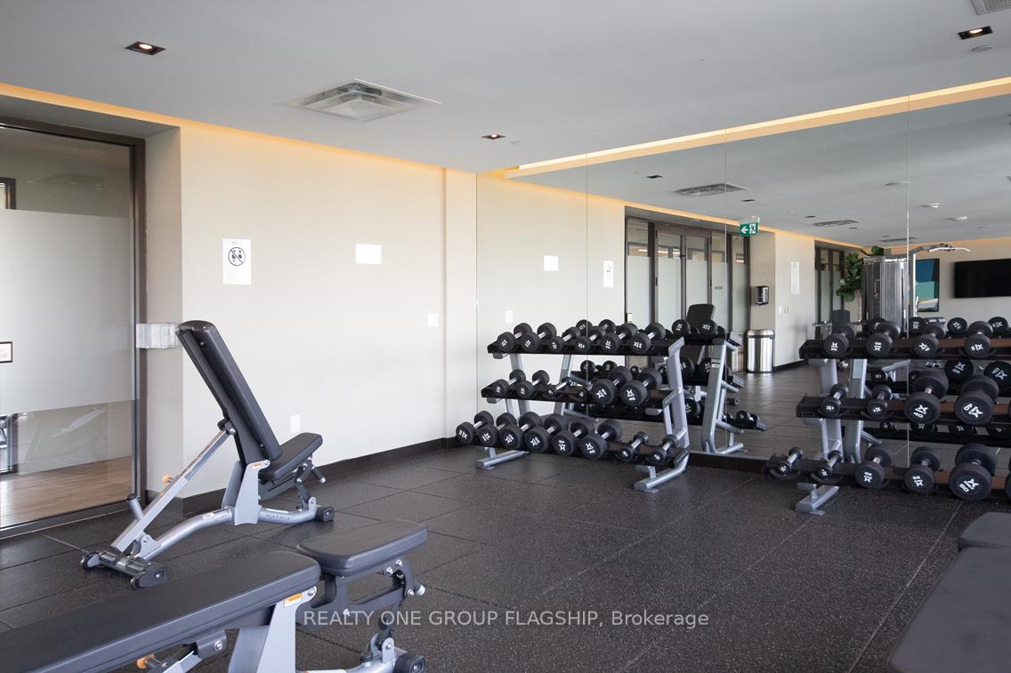 2 Bedrooms Condo at 38 Honeycrisp, Vaughan For sale