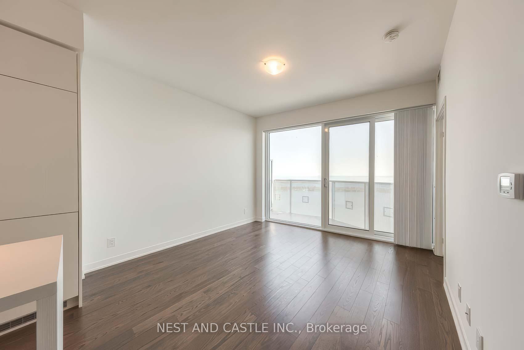 2 Bedrooms Condo at 100 Harbour, Toronto For sale