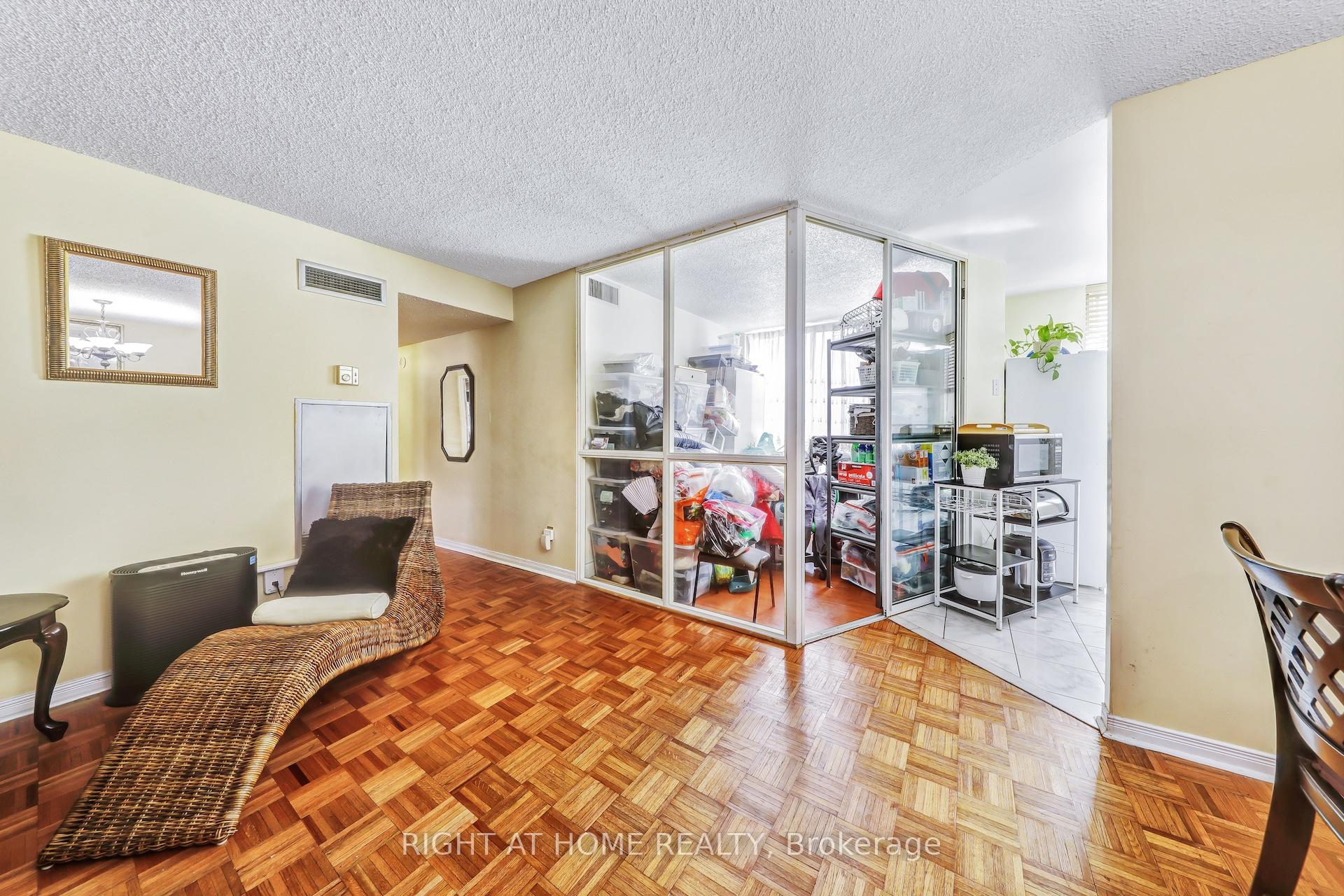 3 Bedrooms Condo at 1665 Victoria Park, Toronto For sale