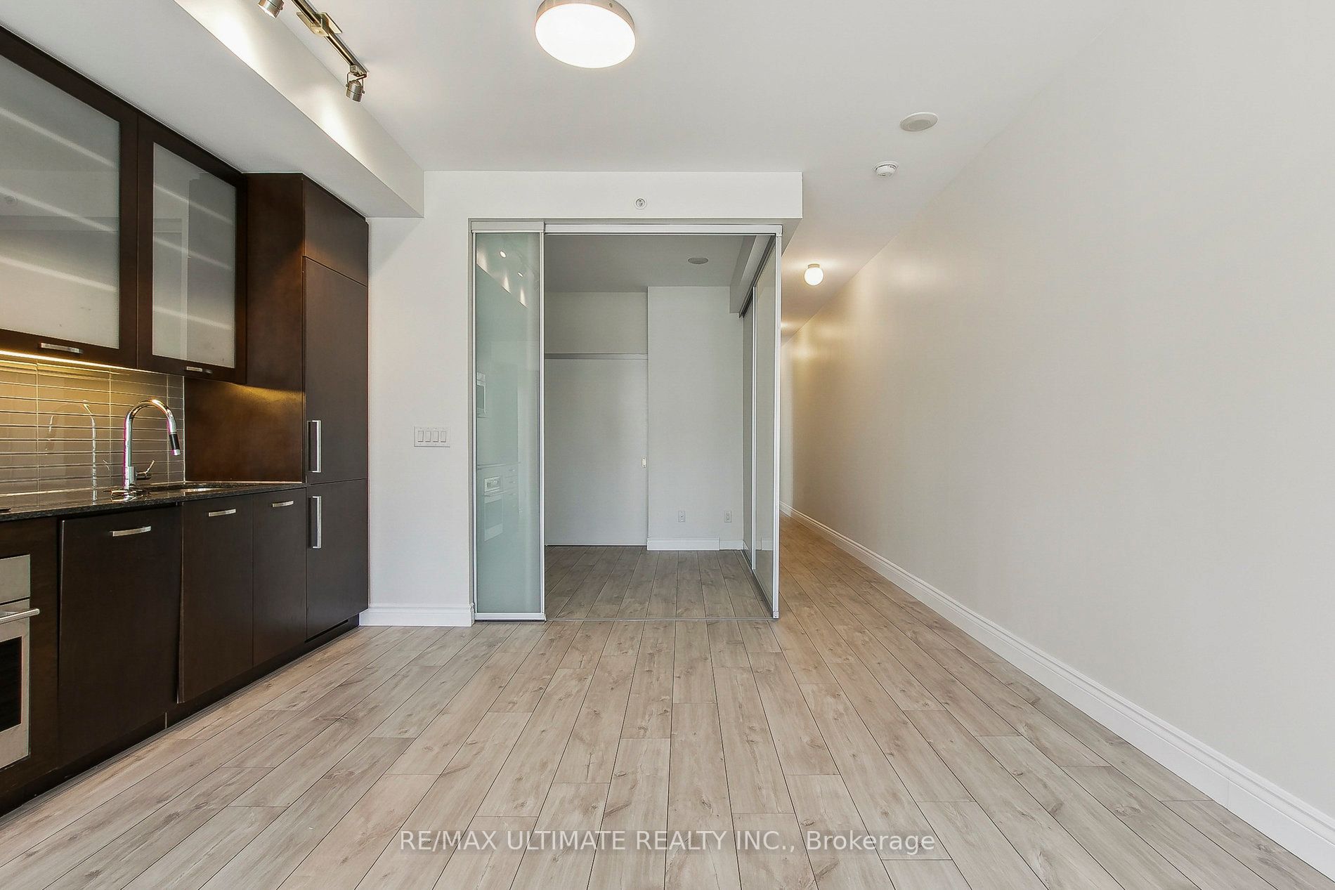 210 Simcoe Street, #611