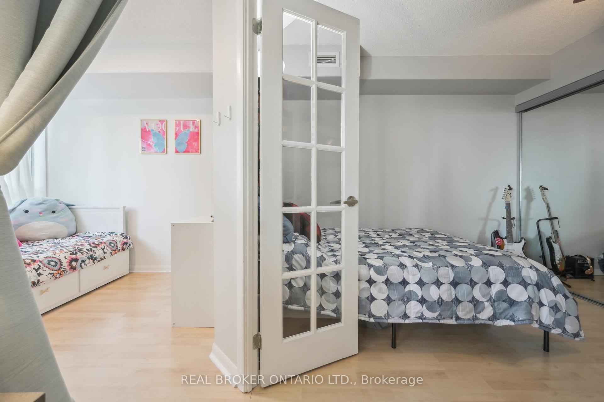3 Bedrooms Condo at 185 Legion, Toronto For sale