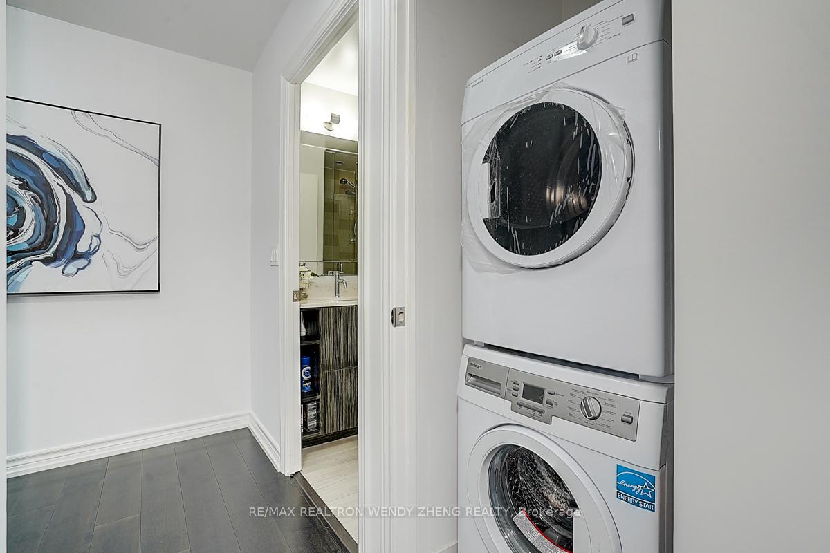 2 Bedrooms Condo at 52 Forest Manor, Toronto For sale