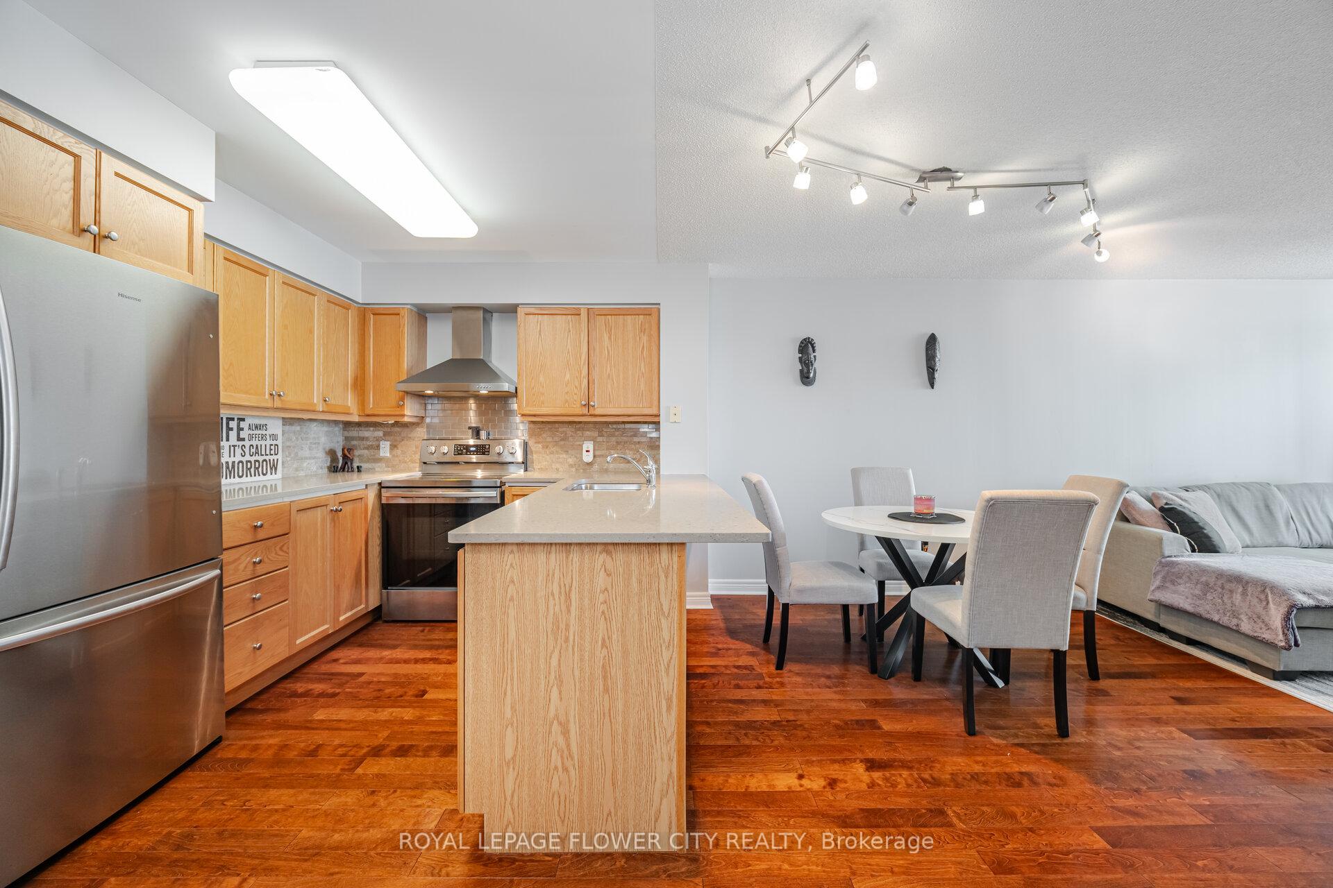2 Bedrooms Condo at 156 Enfield, Mississauga For sale