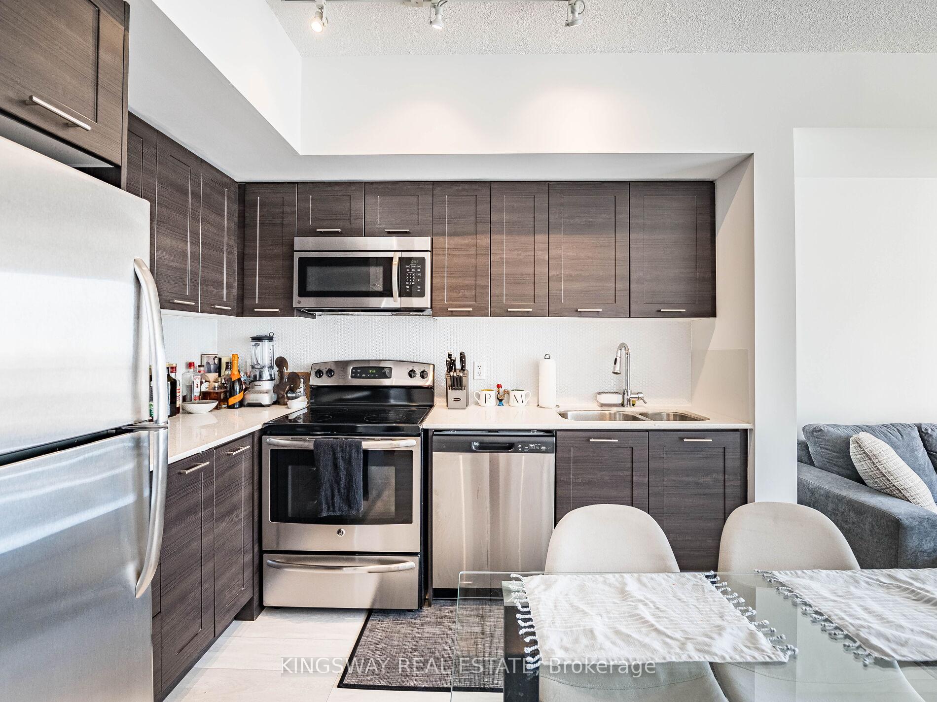 2 Bedrooms Condo at 2200 Lakeshore,  Toronto For sale
