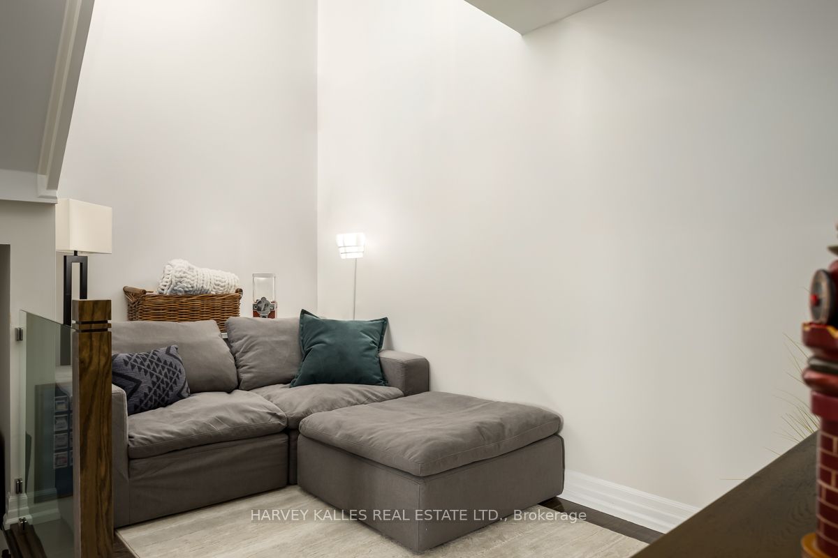 21 Burkebrook Place, #Th10