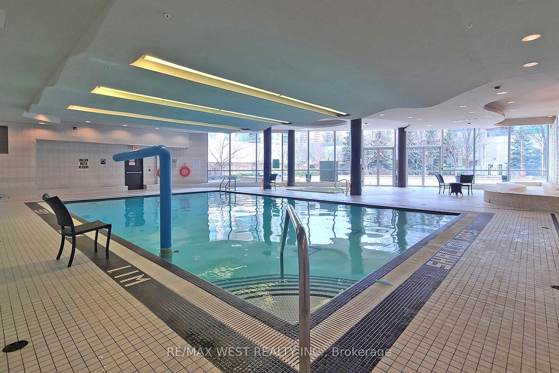 2 Bedrooms Condo at 80 Absolute, Mississauga For sale