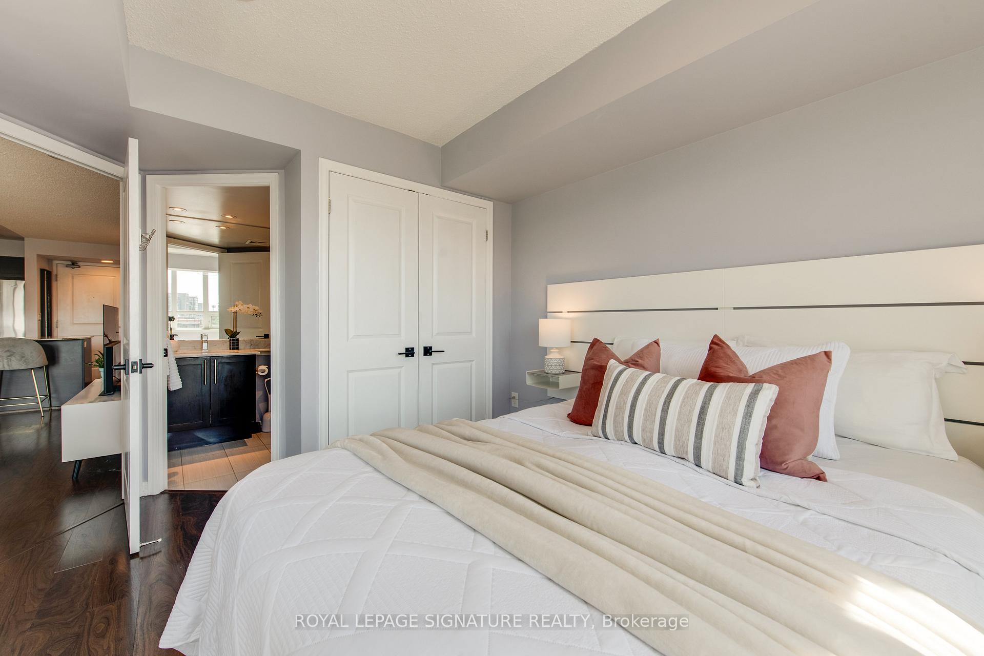 2 Bedrooms Condo at 125 Western Battery, Toronto For sale