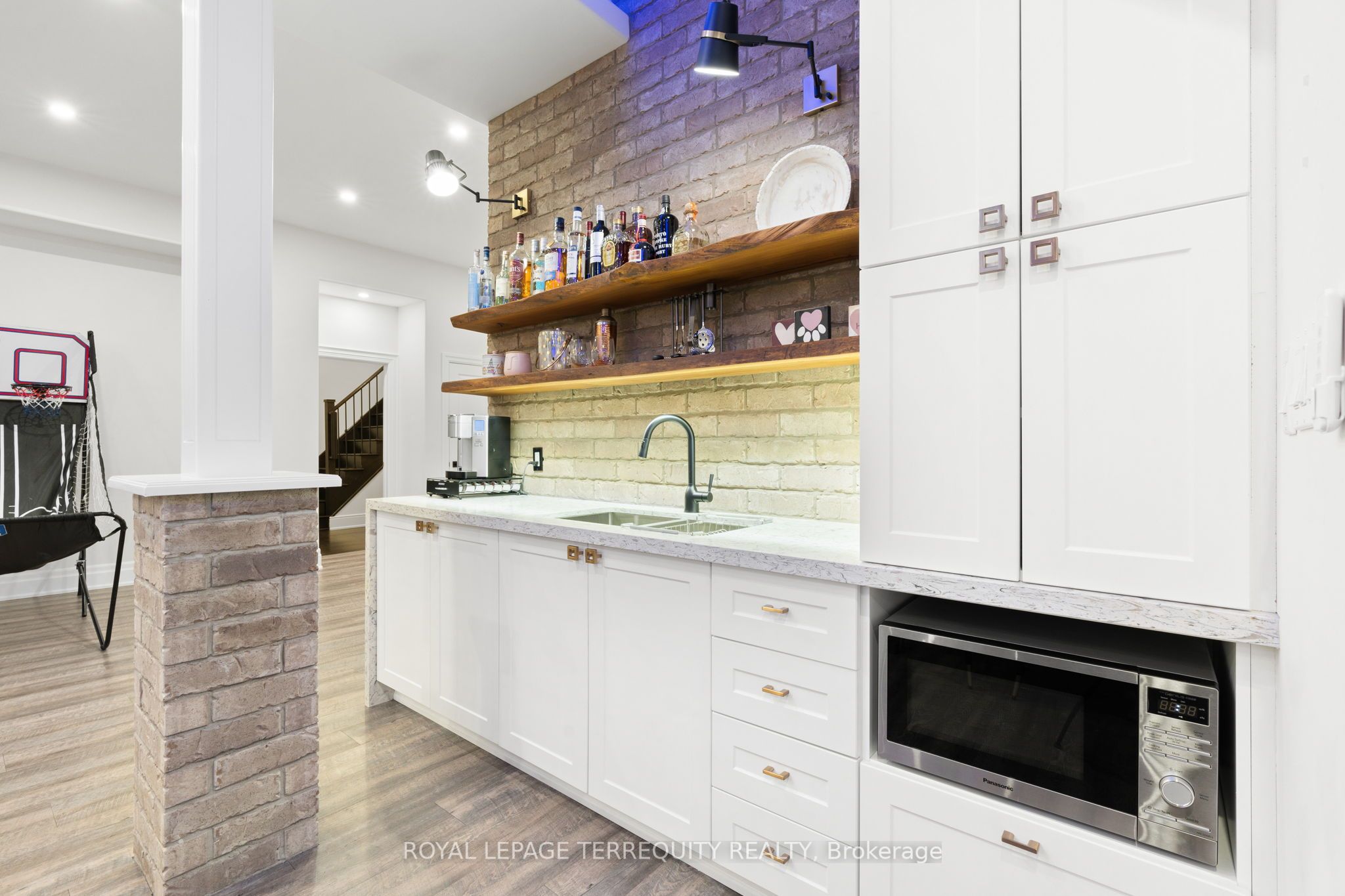 20 Country Club Crescent