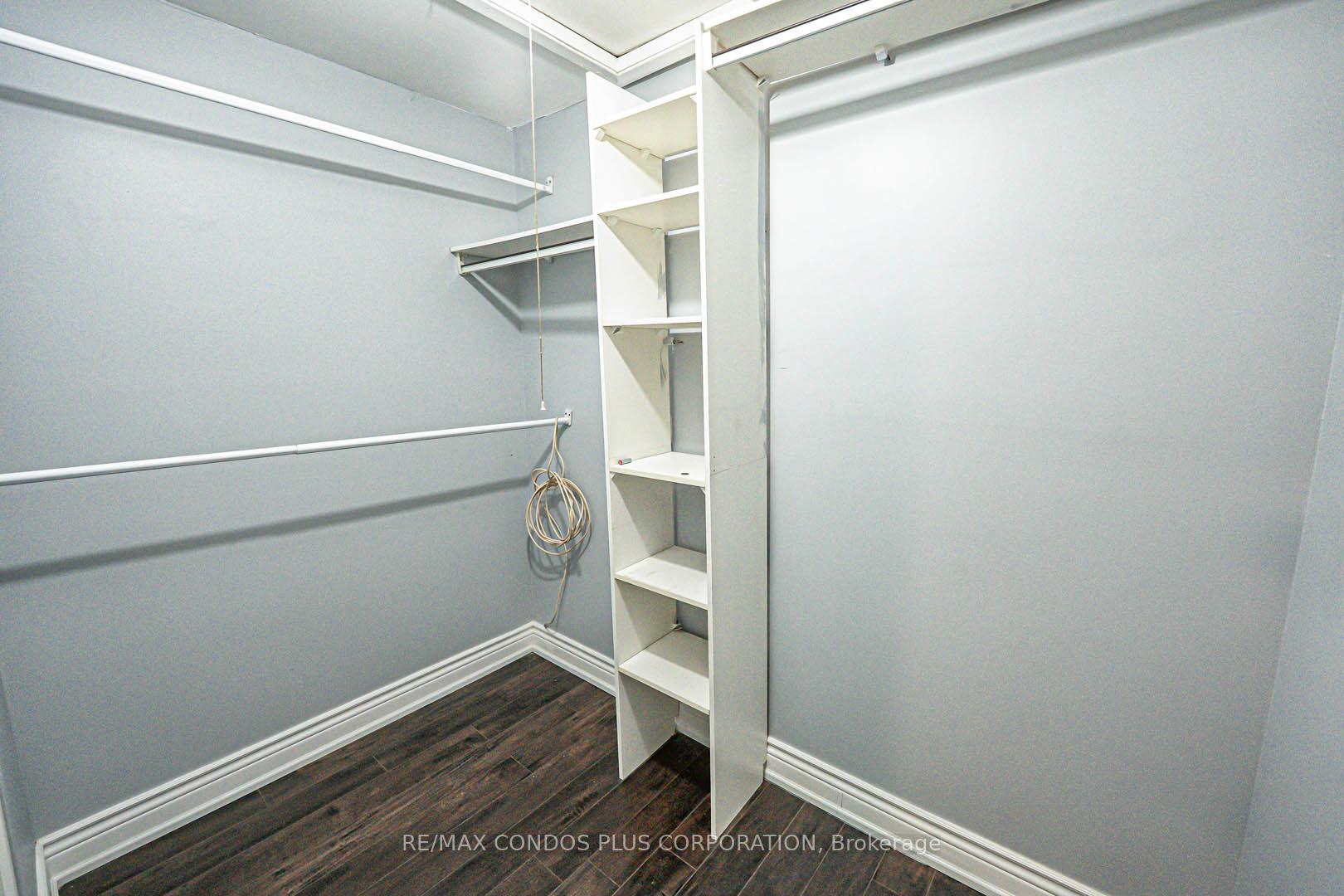 3 Bedrooms Condo at 525 Meadows, Mississauga For sale