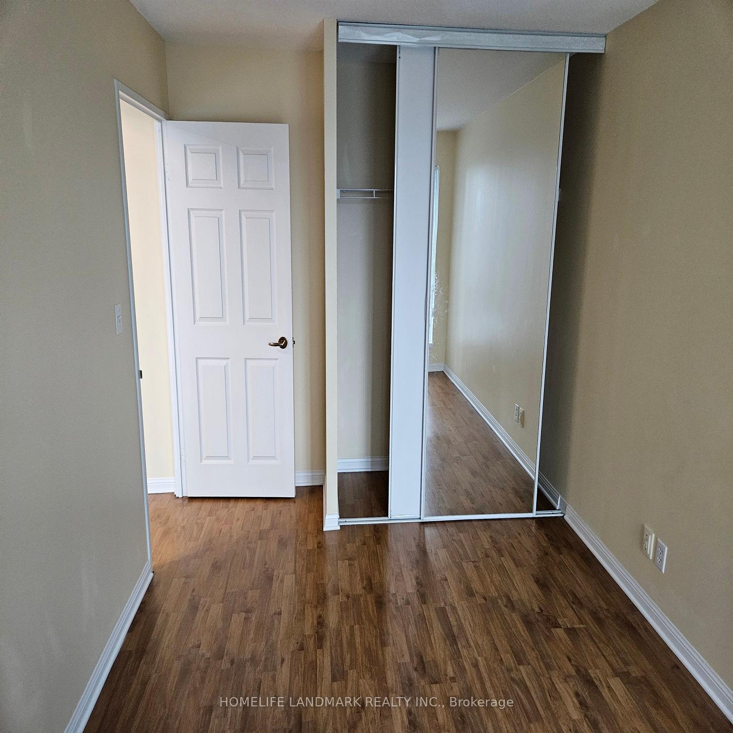 1 Bedroom Condo at 8 Lee Centre, Toronto For sale