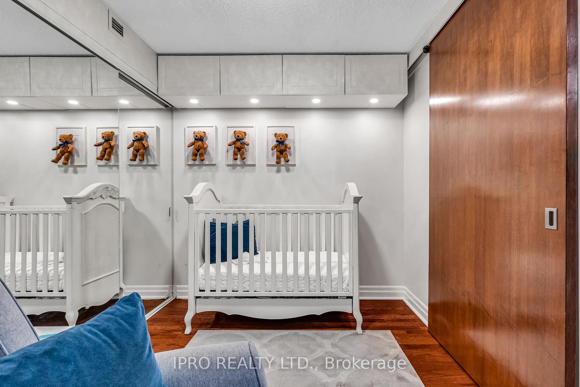 3 Bedrooms Condo at 500 Queens, Toronto For sale