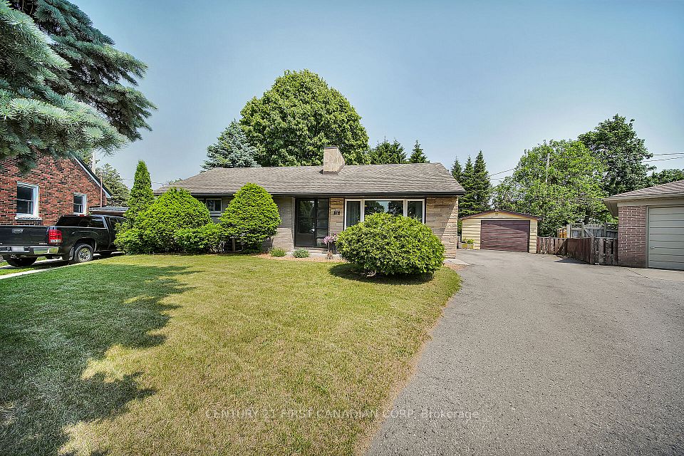 16 Cronyn Crescent