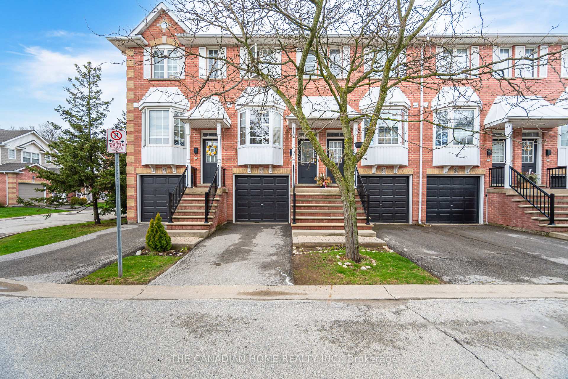 2 Bedrooms Condo at 3480 Upper Middle, Burlington For sale