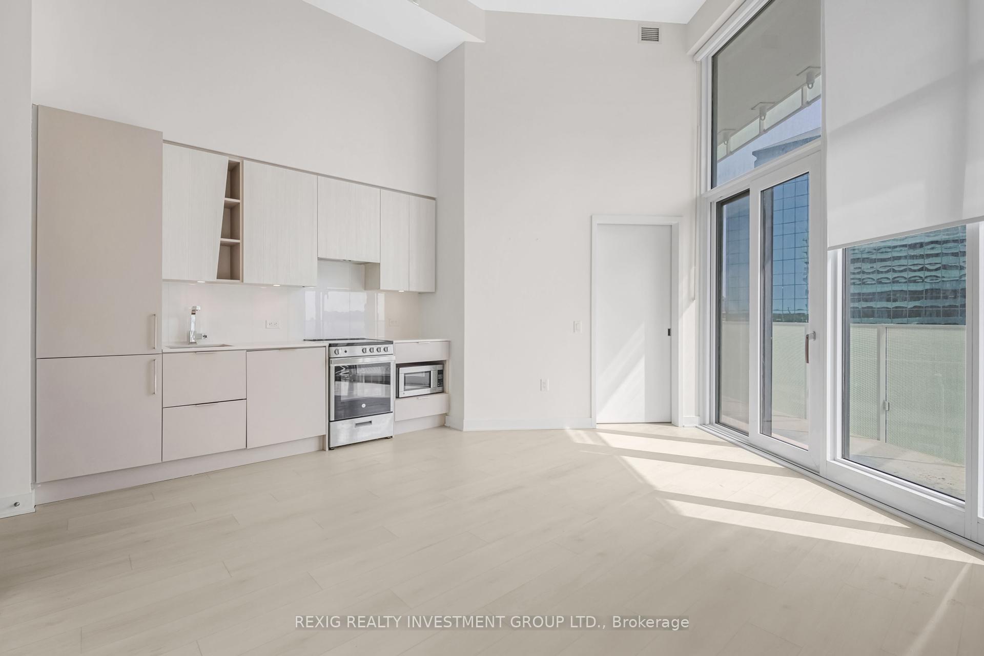 2 Bedrooms Condo at 3900 Confederation, Mississauga For sale