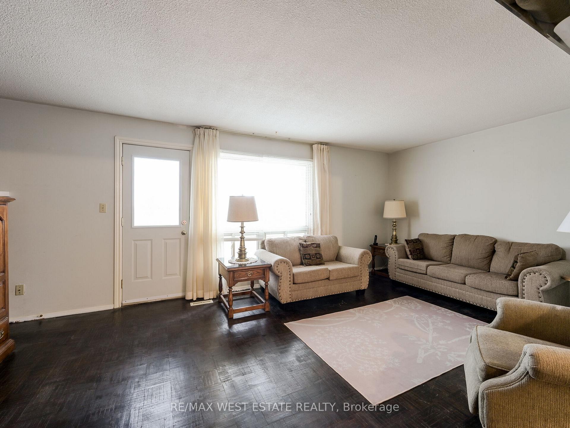 4 Bedrooms Condo at 3665 Flamewood,  Mississauga For sale