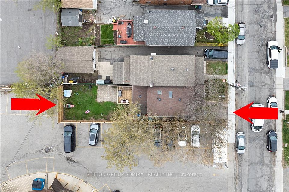 11 Bowie Avenue, Toronto, ON M6E 2P1