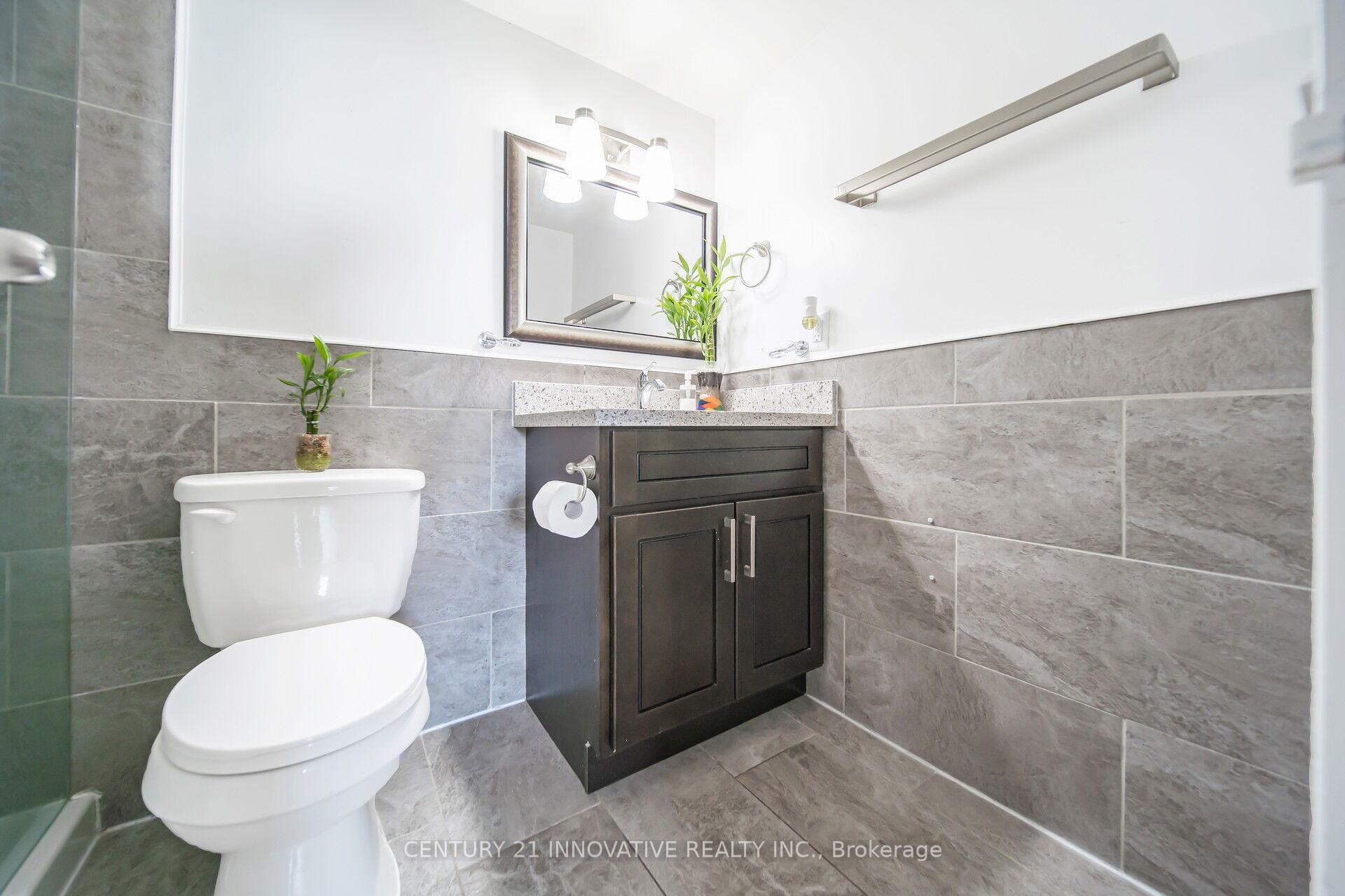 2 Bedrooms Condo at 100 Wingarden, Toronto For sale