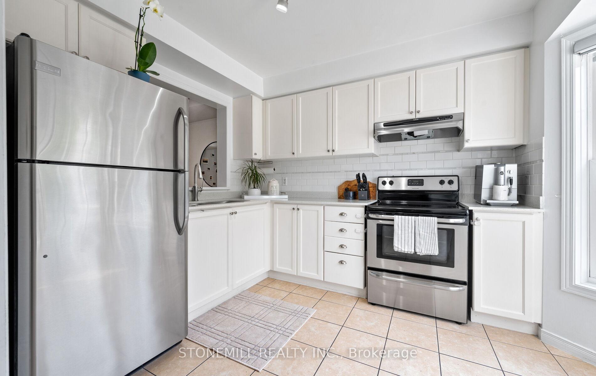 2 Bedrooms Condo at 4200 Kilmer, Burlington For sale