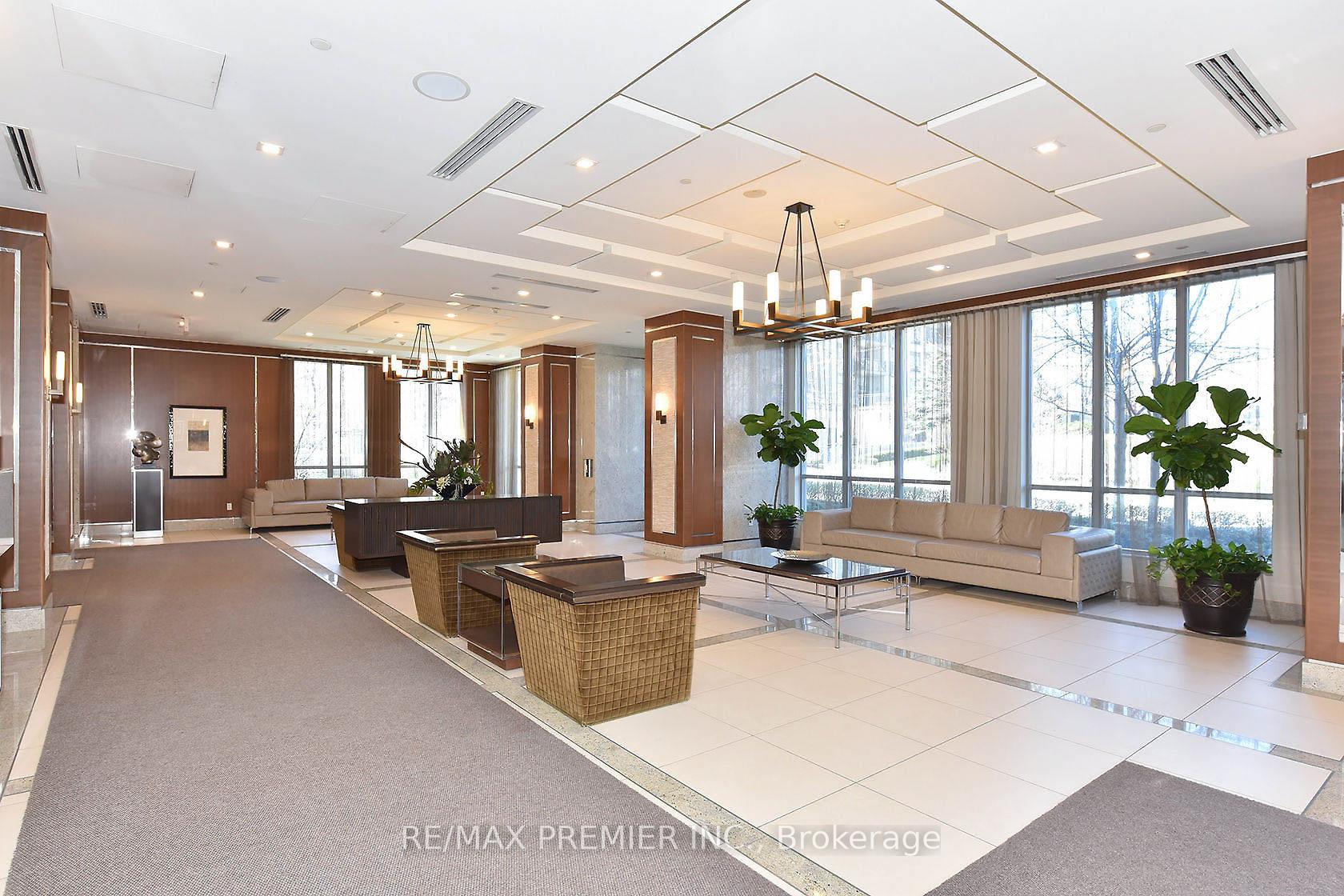 2 Bedrooms Condo at 15 Viking, Toronto For sale