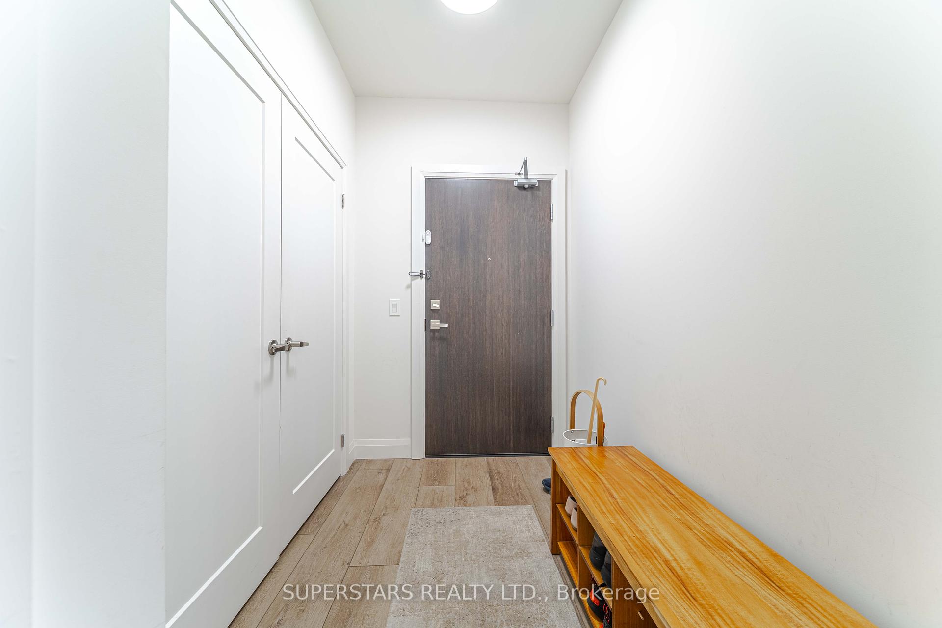 2 Bedrooms Condo at 500 Brock, Burlington For sale